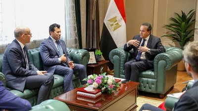 تفاصيل لقاء وزير الصحة مع أشرف صبحي ورئيس الاتحاد الدولي للرياضات