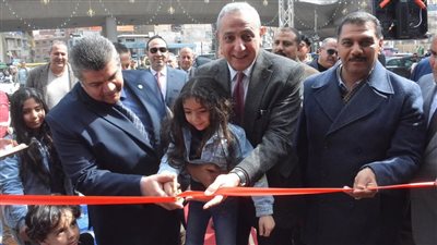 بتخفيضات كبيرة وإقبال جماهيري..محافظ الغربية يفتتح منفذ مستقبل مصر بالمحلة الكبرى