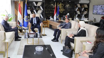 محافظ أسوان يبحث تعزيز التعاون مع السفير الأسترالي في عدد من المجالات التنموية 