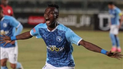 مصدر بالفيفا: لم يتم إيقاف قيد بيراميدز بسبب مستحقات عمر لعيوني