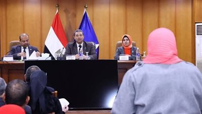 محافظ دمياط يعقد لقاءً مع المواطنين لبحث شكواهم وتلبية مطالبهم