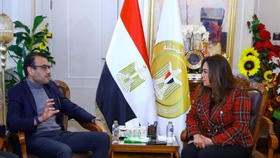 وزيرة التنمية المحلية تلتقي الرئيس التنفيذي لبنك الطعام لهذا السبب