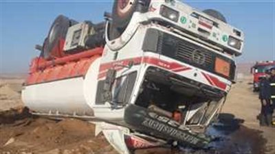 انقلاب سيارة تقل حمولة فوسفات بطريق 