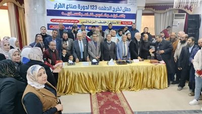 مدير تعليم كفر الشيخ يشهد تسليم شهادات اجتياز دورة 