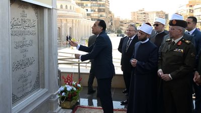 رئيس الوزراء يفتتح مسجد 