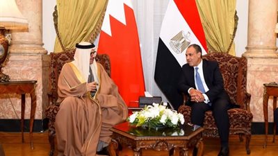 وزير الخارجية والهجرة يلتقي مع نظيره البحريني.. تفاصيل