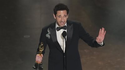 الممثل الأمريكي برودي يفوز بجائزة أوسكار لأفضل ممثل