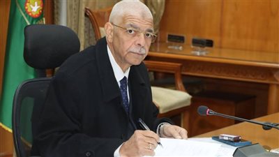 تفاصيل اجتماع رئيس جامعة المنوفية بأعضاء لجنة المشروعات البحثية