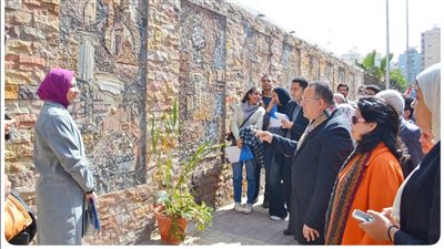 رئيس جامعة الإسكندرية يفتتح جدارية «تميمة الحضارات» بسور كلية الفنون الجميلة