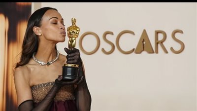 سالدانا تفوز بجائزة أوسكار كأفضل ممثلة مساعدة بفيلم 