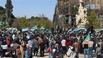 بالصور.. السوريون يخرجون في شوارع المدن الكبري بالبلاد لدعم «الشرع»