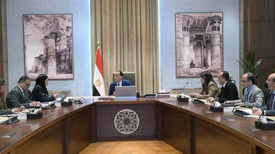 رئيس الوزراء يتابع مع وزيرة التخطيط والتعاون الدولي عددًا من ملفات العمل