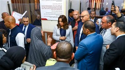 وزيرة التنمية المحلية ومحافظ القليوبية يتفقدان المركز التكنولوجي بالخانكة