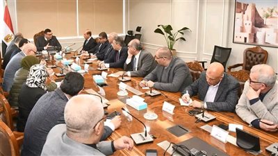 وزير الإسكان يتابع سير العمل بعدد من المشروعات التي تنفذها الوزارة 
