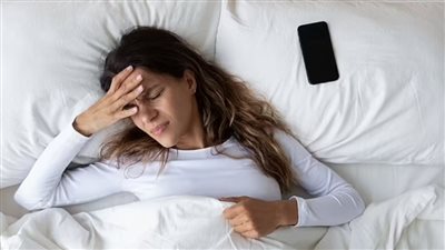 دراسة حديثة: قلة النوم تؤدي إلى الإيمان بنظريات المؤامرة