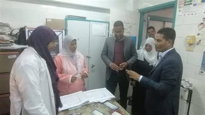 وكيل الصحة يتفقد سير العملية الطبية بالوحدات الصحية جنوب الأقصر (صور)