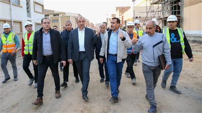وزير قطاع الأعمال يتفقد مصانع شركة مصر للغزل والنسيج بالمحلة