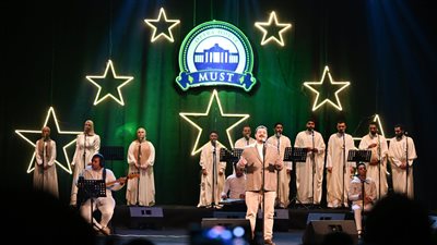 أحمد العمرى يُضيء مسرح أوبرا جامعة مصر للعلوم والتكنولوجيا بليلة روحانية استثنائية