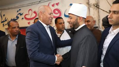 وزير الأوقاف يشارك فى الإفطار الجماعى بالمطرية