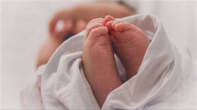 ألقته من النافذة.. أمن الجيزة يكشف غموض العثور على جثة رضيع بأكتوبر