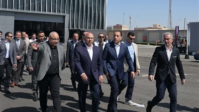 رئيس الوزراء يتفقد مصنع قنديل للصلب خلال جولته بالعاشر من رمضان 