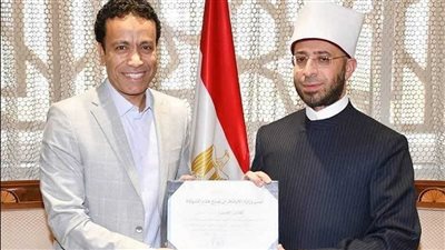 حساب الدوري الإنجليزي يستعين بقطايف سامح حسين لدعم محمد صلاح 