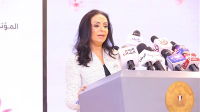 وزيرة التضامن: تلقينا 165 ألف اتصال ما بين استفسارات وطلبات في مارس