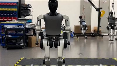 شركة صينية تعلن عن روبوت يعمل بتقنية الذكاء الاصطناعي بحجم طفل 