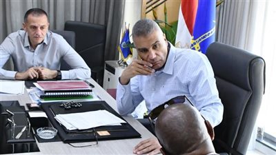 توفير فرص عمل ومساعدات مالية.. تفاصيل لقاء محافظ أسوان مع المواطنين 