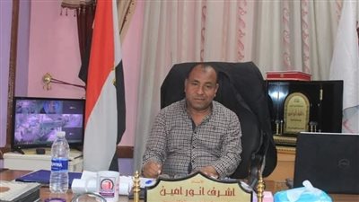 كان بينفذ قرار إزالة.. تفاصيل التعدي على رئيس حي دشنا 