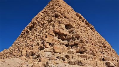 هياكل عظمية مثيرة مُخبأة في الأهرامات تعيد كتابة التاريخ