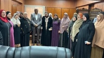وكيل وزارة التربية والتعليم بالدقهلية يهنئ السيدات بديوان المديرية بمناسبة عيد الأم