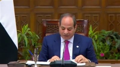 السيسي: رؤية الدولة لتطوير الدراما لا تعني المنع.. أنا خايف على الذوق العام