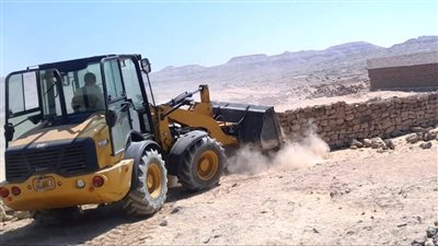 محافظ أسوان يتابع إزالة 111 حالة تعد ضمن المرحلة الثانية بالموجة الـ25