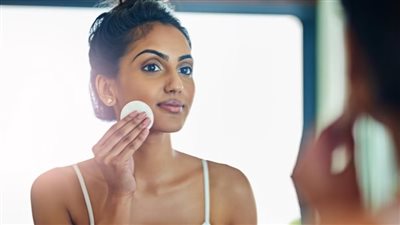 كيف تعالجين البشرة المرهقة من تغير الفصول؟