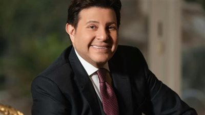 الحكم في دعوى هاني شاكر ضد ناقد فني شهير غدا