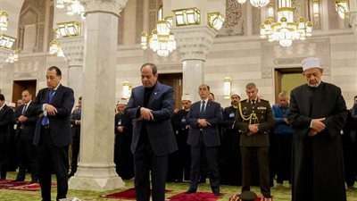 الرئيس السيسي يزور مسجد السيدة نفيسة ويفتتح أعمال التجديد (صور)