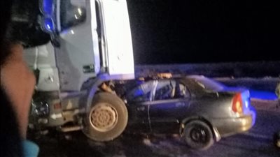 بالصور.. مصرع 3 أشخاص بينهم طبيب شهير في حادث مروع بقنا