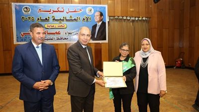 محافظ المنيا: الأم أيقونة العطاء ودورها عظيم فى بناء الأجيال