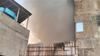 النيابة تعاين حريق مخزن مستلزمات طبية مجاور لهيئة البريد برمسيس