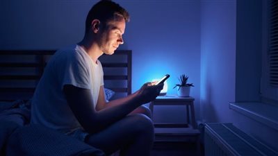 ما هو وقت الشاشة؟ وما مخاطره الصحية؟