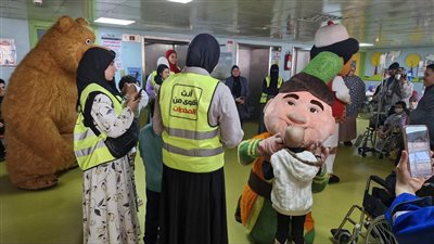 «قومي المرأة» بالدقهلية يرسم البسمة على وجوه أطفال مركز الأورام 