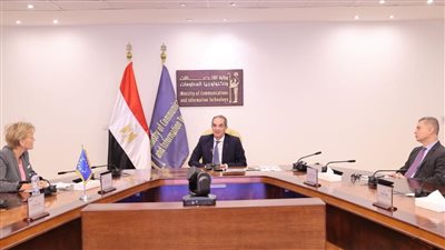 وزير الاتصالات يبحث مع بعثة الاتحاد الأوروبى بمصر تعزيز التعاون بالتحول الرقمى 