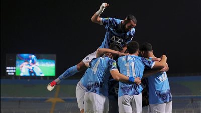 فيستون ماييلي يقود بيراميدز لتدمير الجيش الملكي 