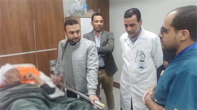 بالصور.. مدير الرعاية بالأقصر يستمع لآراء المواطنين حول الخدمات الطبية المقدمة