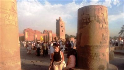 محافظ أسوان: الإقبال على المواقع السياحية يظهر حالة الأمن التى تشهدها مصر 