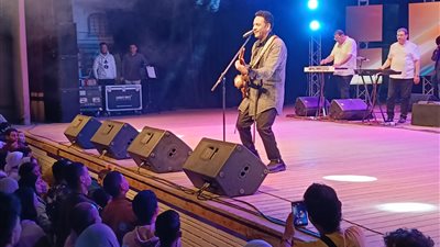  مصطفى قمر يتألق في حفل كامل العدد بالإسكندرية