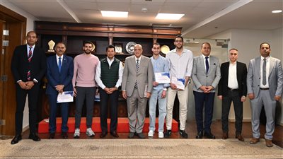 وزير الشباب والرياضة يُكرم أبطال منتخب لسلاح السيف بعد فوزه بذهبية بطولة العالم