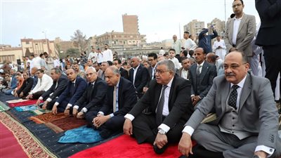 بحضور عدد من الشخصيات.. محافظ المنيا يؤدي صلاة عيد الفطر