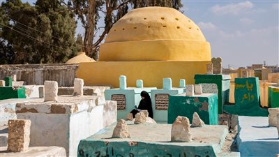 «مقابر الموتى وآل البيت» قبلة أهالي المنيا أول أيام العيد 